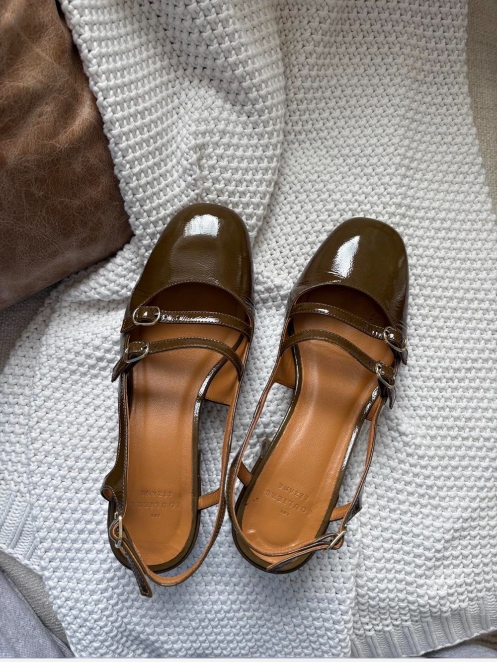 Sézane Paula Babies in Olive Patent Leather - Picture 7 of 8